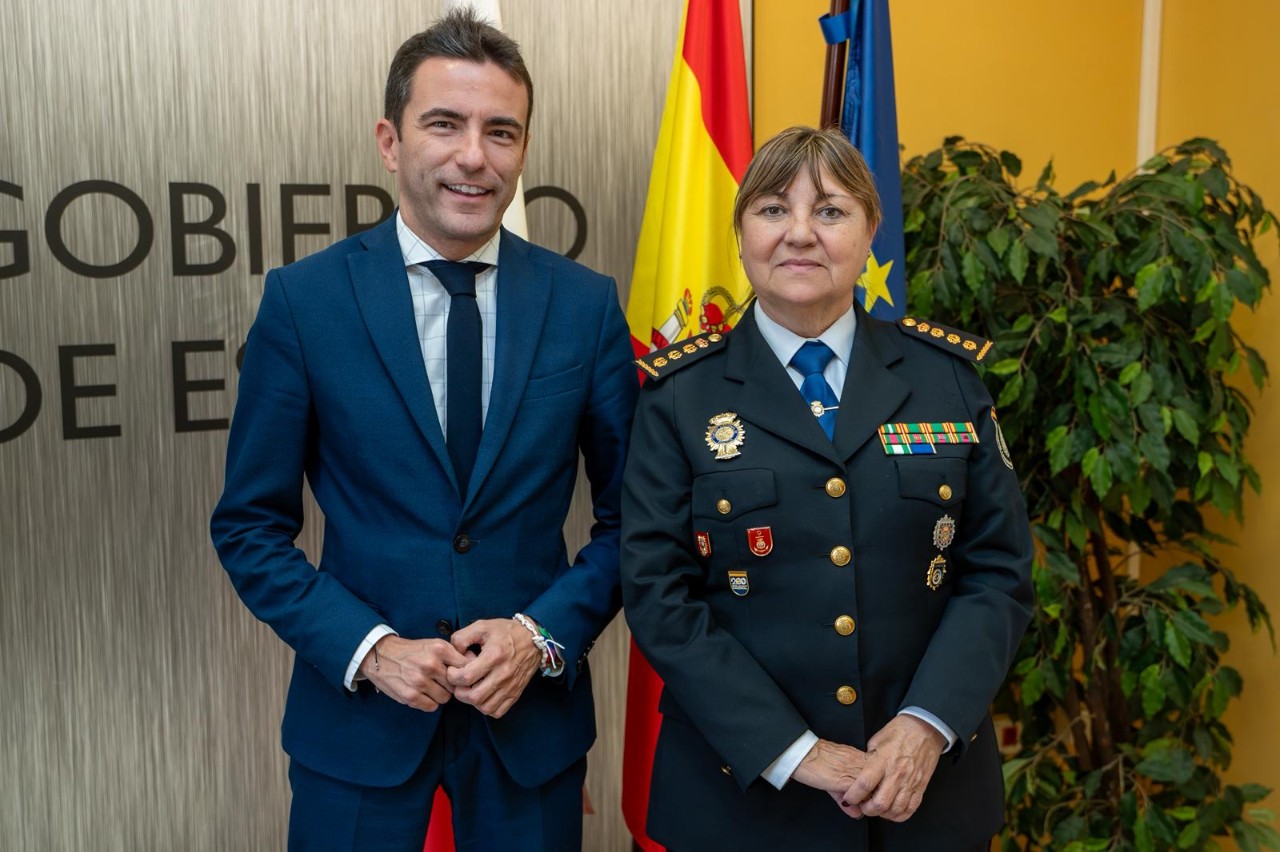 El Delegado del Gobierno en Cantabria, Pedro Casares junto a la Jefa Superior de Policía, Carmen Martínez