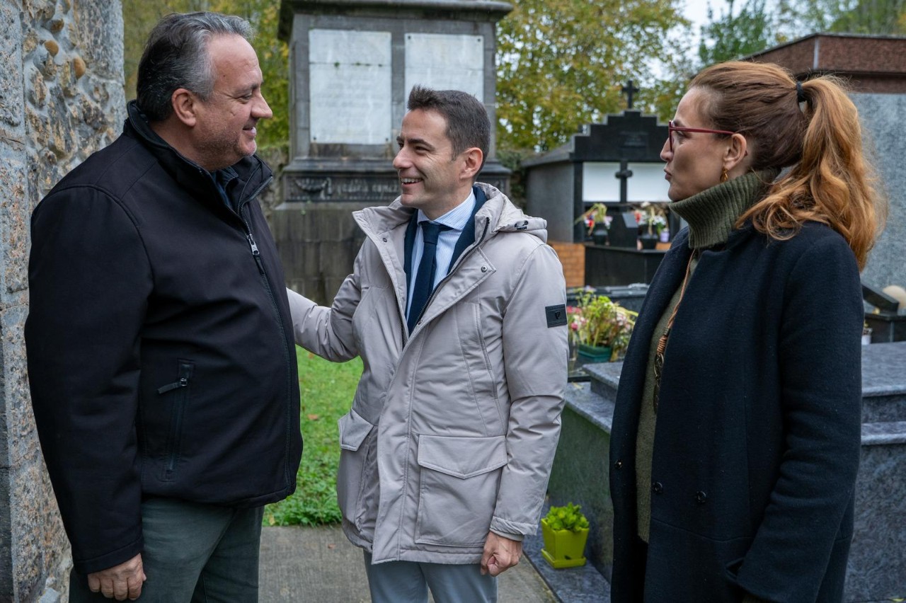 El delegado del Gobierno y la directora general de Atención a las Víctimas de Memoria Democrática