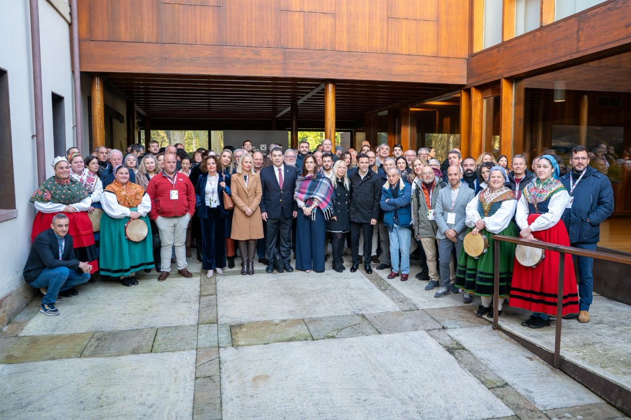 Fotografía de familia de la inauguración