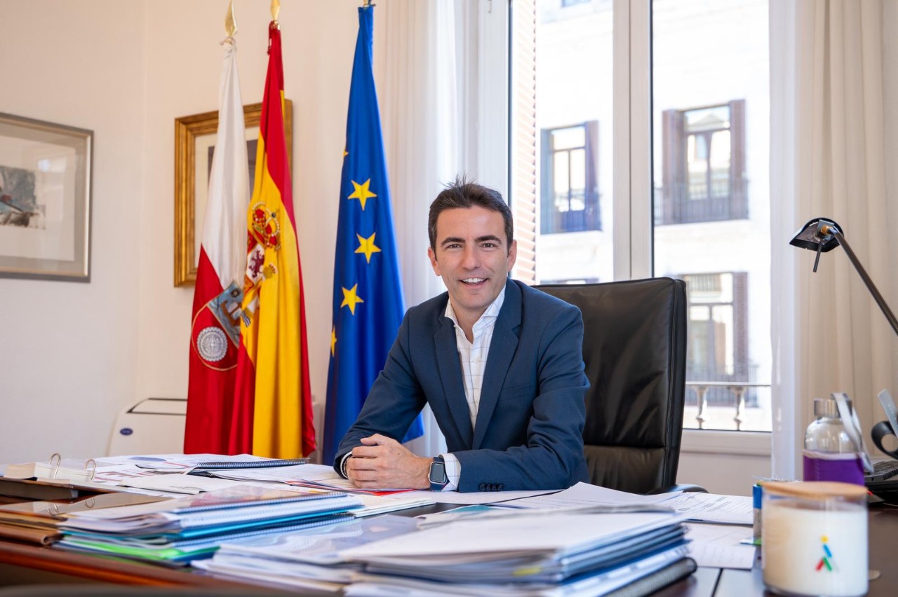 El Delegado en su despacho