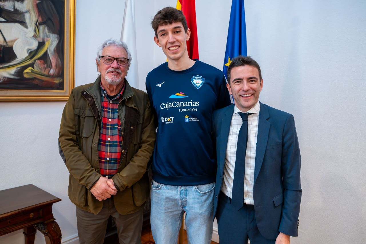 El delegado junto Pablo Martínez y su entrenador