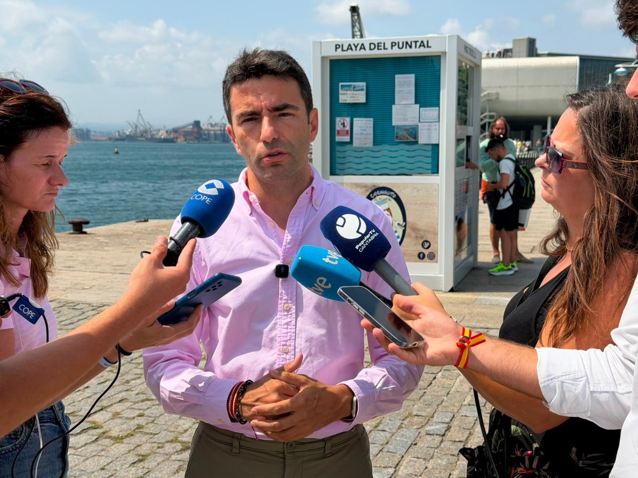 El delegado haciendo las declaraciones