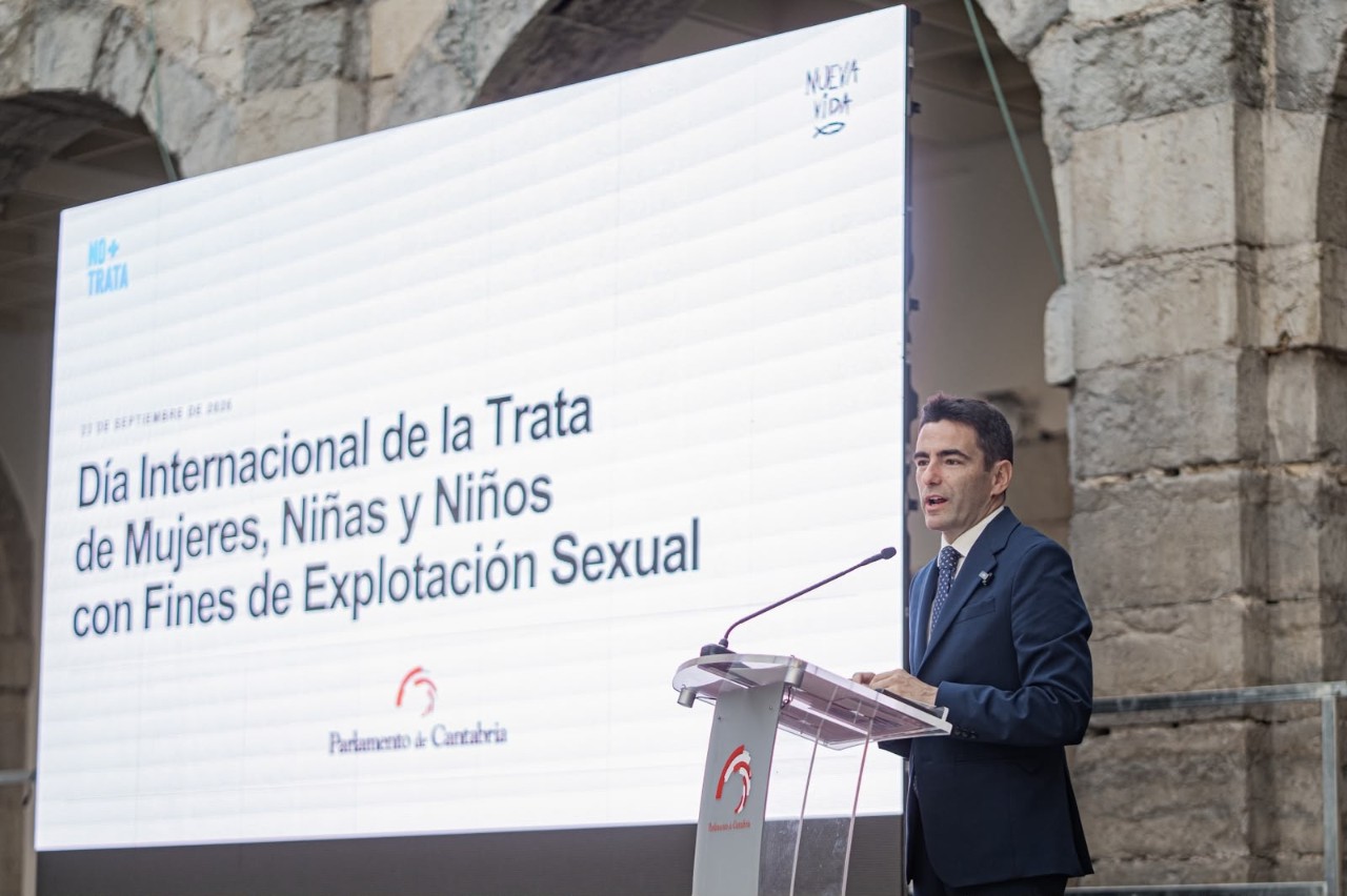 El delegado durante su discurso en el acto del Parlamento