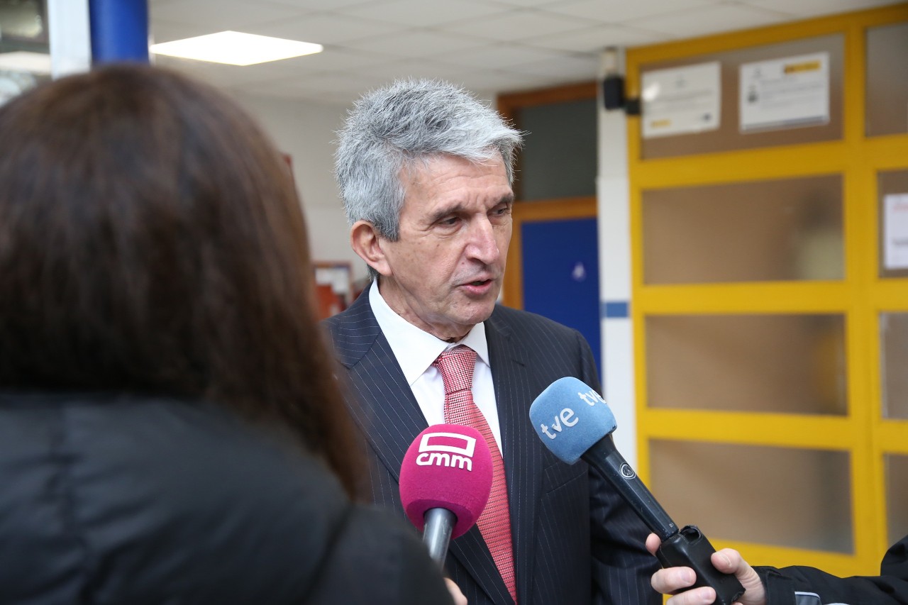 Sabrido destaca el buen funcionamiento de los servicios de emergencias en este país y hace un llamamiento a la prudencia a la ciudadanía