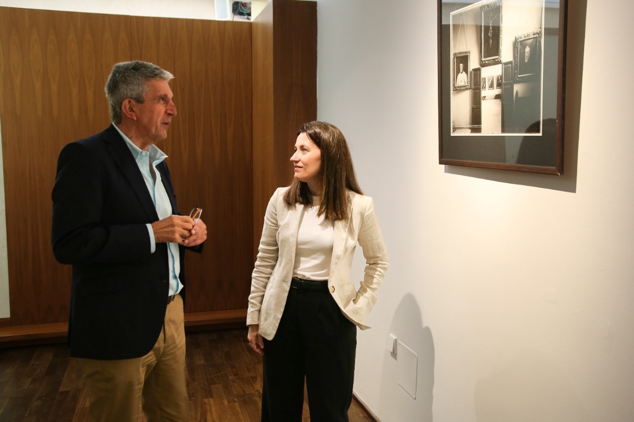 El delegado del Gobierno visita el Museo del Greco y asiste a la muestra de tesoros de los biblioteca del Marqués de la Vega-Inclán en el Día del Libro 