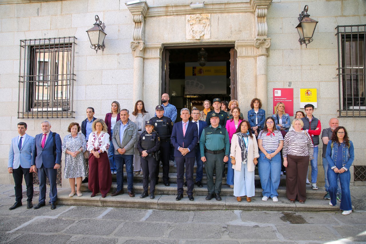 Minuto de silencio en la Delegación del Gobierno 