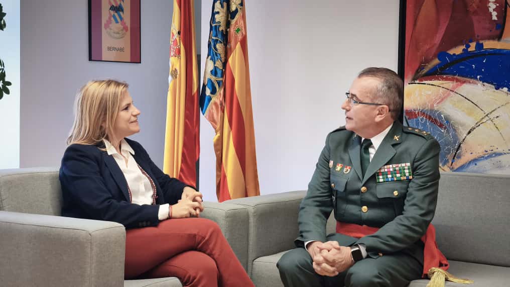 La delegada mantiene una reunión con el nuevo jefe de la 6ª Zona de la Guardia Civil de la C.Valenciana