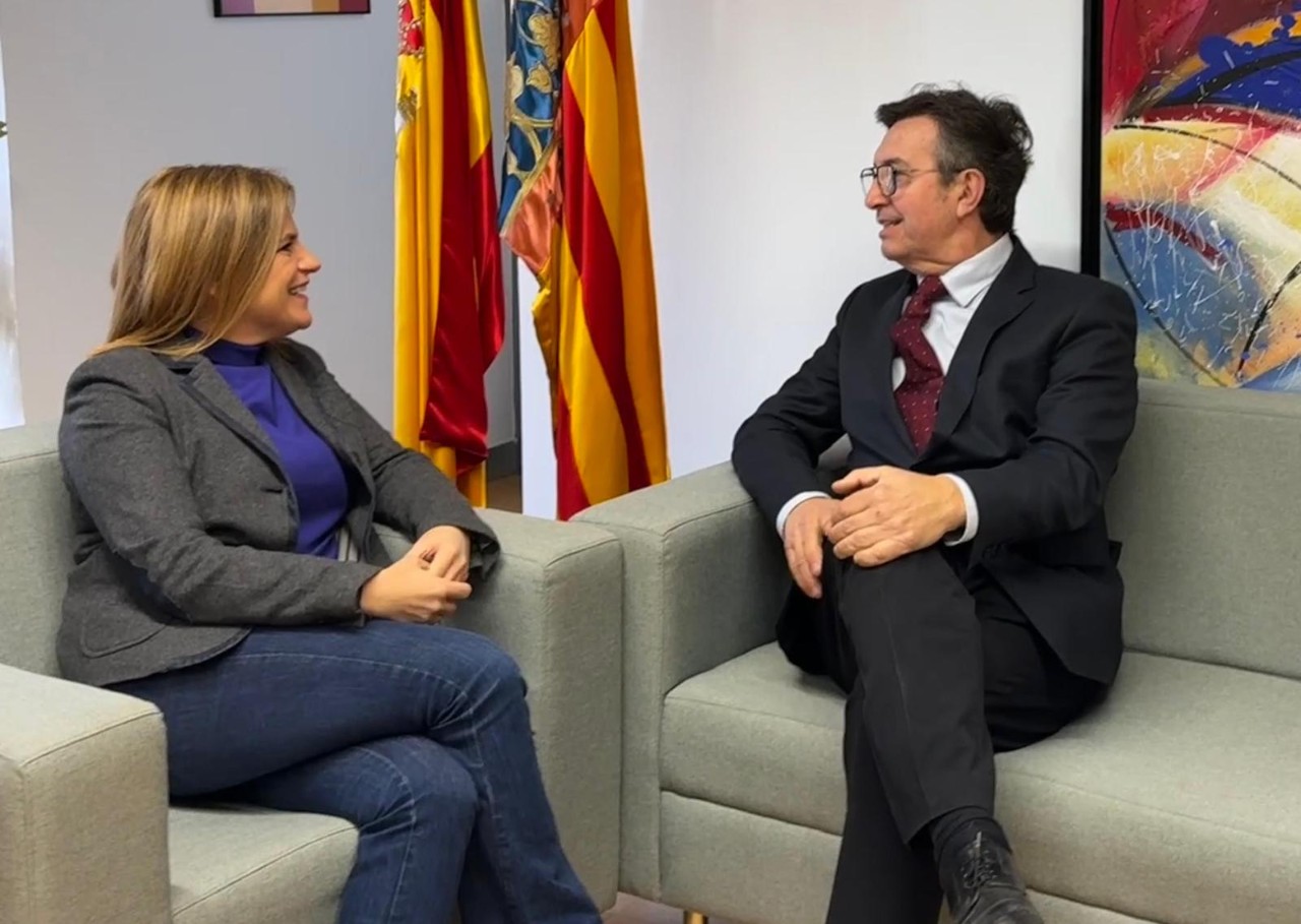 La delegada del Gobierno recibe al presidente de la CEV