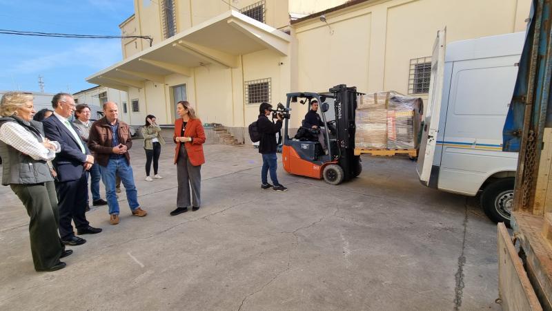Quintana visita el Banco de Alimentos de Badajoz e insta a una solidaridad organizada en las campañas de ayuda por la DANA
