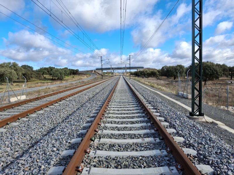 Santano muestra el compromiso del Gobierno con las infraestructuras en Extremadura