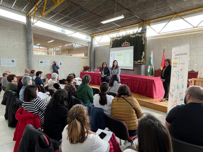 Maica Larriba acerca a Forcarei los trámites y servicios #digital del programa “La Administración Cerca de Ti”