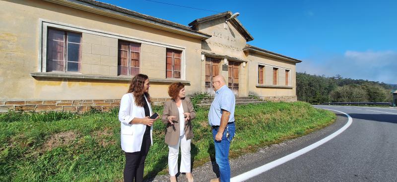 María Rivas visita Mañón para supervisar el proyecto de rehabilitación del Escolar de Freitido que gracias a los fondos de Transición Justa se convertirá en la Casa del Mayor