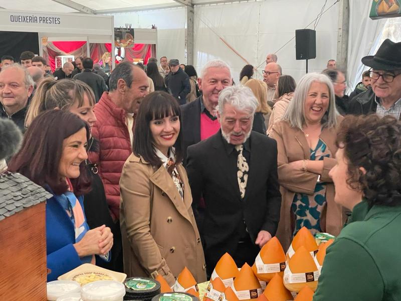 Isabel Rodríguez ensalza la Feria del Queso de San Simón como principal escaparate de este producto emblemático de la Terra Chá, felicitando a los queseros por su quehacer tradicional