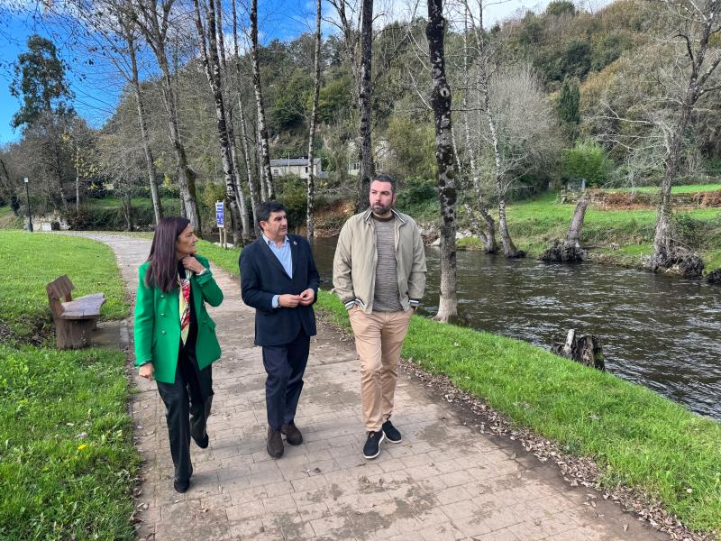 Pedro Blanco subraya como el Gobierno impulsa la movilidad sostenible en pequeños concellos con el programa DUS5000 que deja en Baralla 2,8M€ de inversión en un itinerario peatonal y ciclable