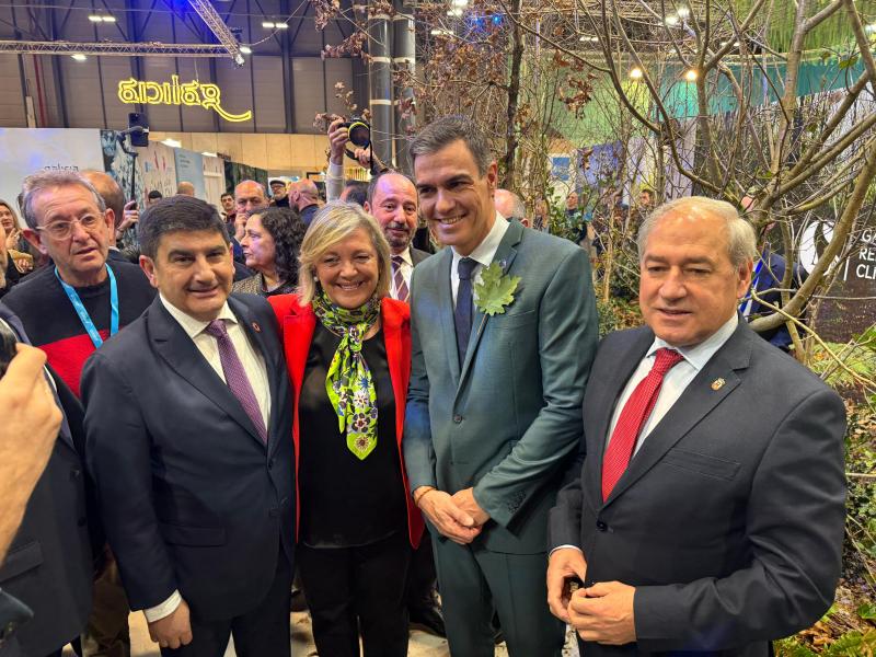 Pedro Sánchez visita el stand de Galicia en FITUR y destaca la apuesta del Gobierno por un turismo sostenible y de calidad