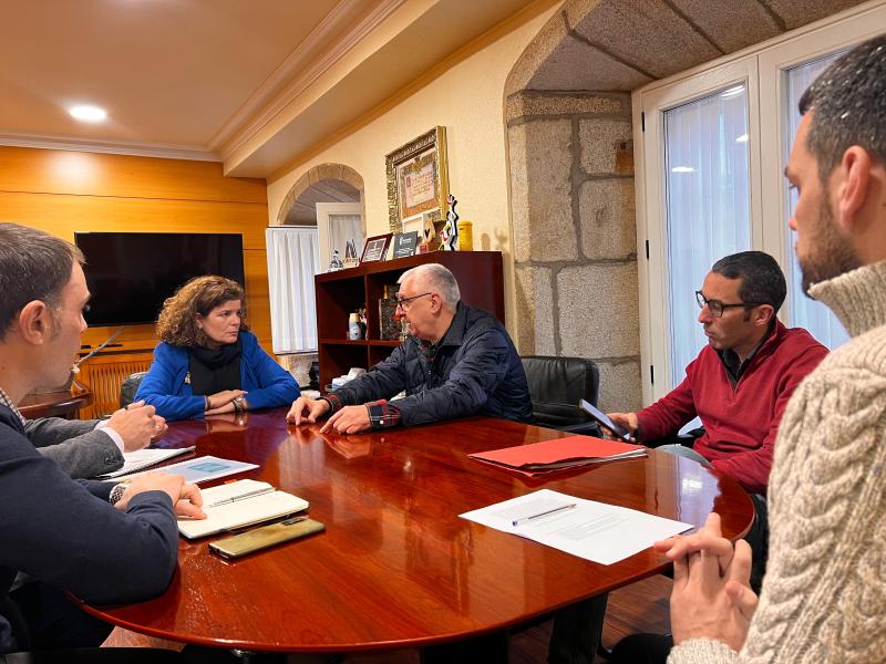 María Rivas repasa con el alcalde de Melide las medidas para la inminente puesta en servicio del tramo de la La-54 entre la localidad coruñesa y Palas de Rei