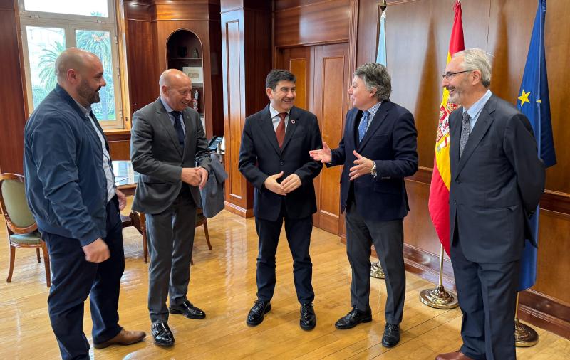 El delegado del Gobierno en Galicia, Pedro Blanco, asiste a la reunión con la Asociación de Jefes y Directores de Seguridad (AJDSE)