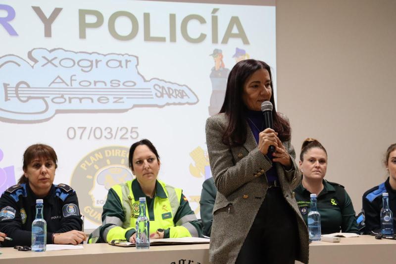 Isabel Rodríguez destaca la trayectoria e implicación de las mujeres de la Guardia Civil y la Policía Local en una jornada de divulgación para el alumnado del IES Xograr Afonso Gómez de Sarria
