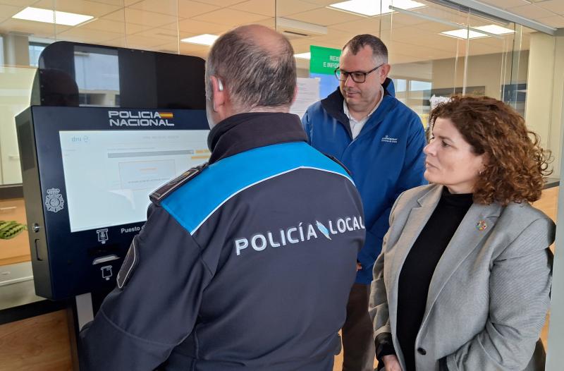 María Rivas pone los nuevos puestos de actualización de documentación de la Policía Nacional como ejemplo del esfuerzo del Gobierno por acercar la Administración a la ciudadanía