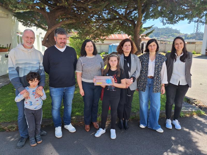 María Rivas felicita al CEIP de Outes por su compromiso con la economía circular y el cuidado del medio ambiente