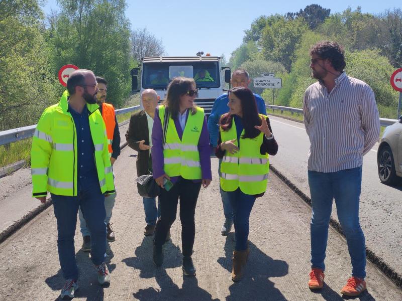Isabel Rodríguez anuncia en Chantada que el Ministerio de Transportes reanuda las obras de rehabilitación del firme de la N-540