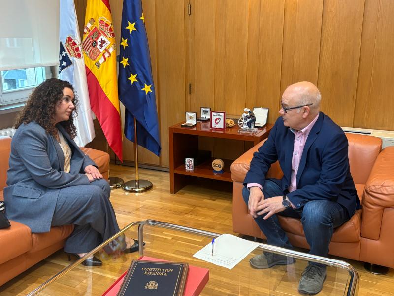 Eladio Santos celebra "la intensa colaboración" de la Subdelegación del Gobierno en Ourense con la Facultad de Derecho