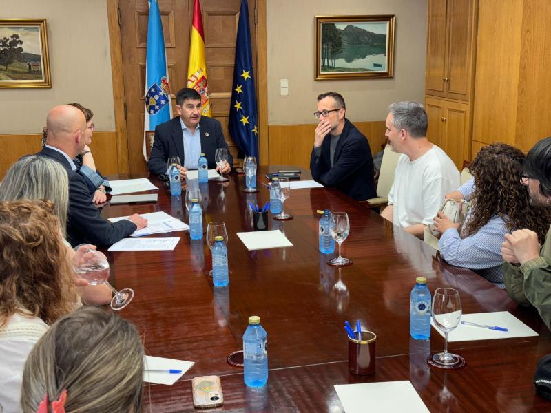 Pedro Blanco traslada a los cooperativistas de Xuxán el compromiso del Ministerio de Vivienda para garantizar el carácter social del modelo de viviendas públicas de este barrio coruñés