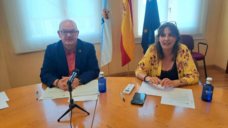 Eladio Santos anima al vecindario de A Rúa a disfrutar de las fiestas del verano "con responsabilidad"