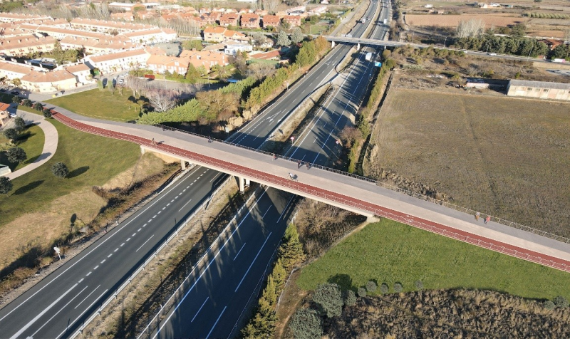 Transportes pone en servicio el carril ciclo-peatonal sobre el paso superior de la AP-68 en Lardero tras invertir 461.000 euros