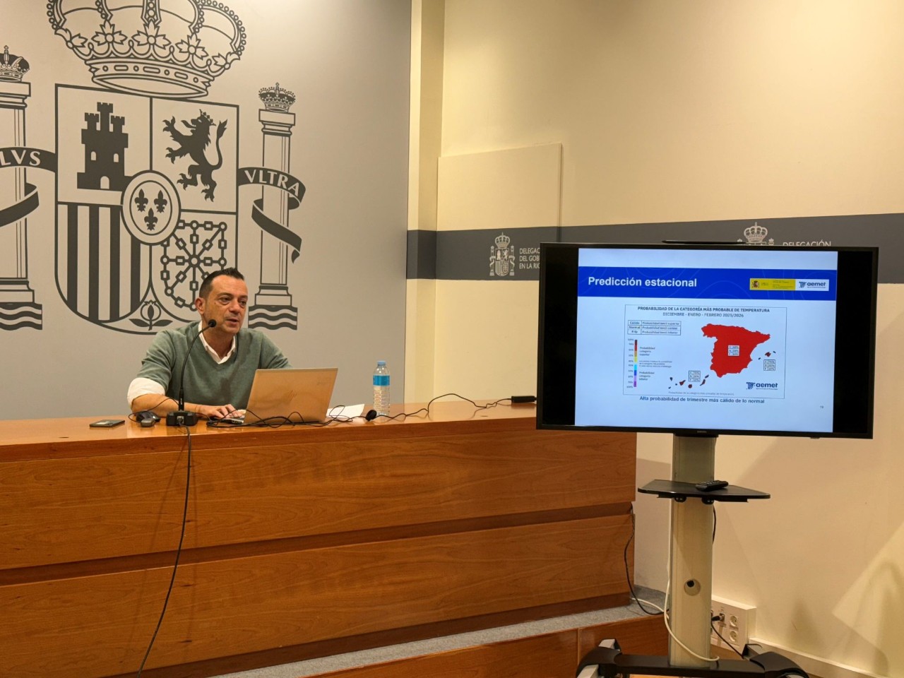 Arcadio Blasco, delegado territorial en funciones de la AEMET en La Rioja, durante la rueda de prensa
