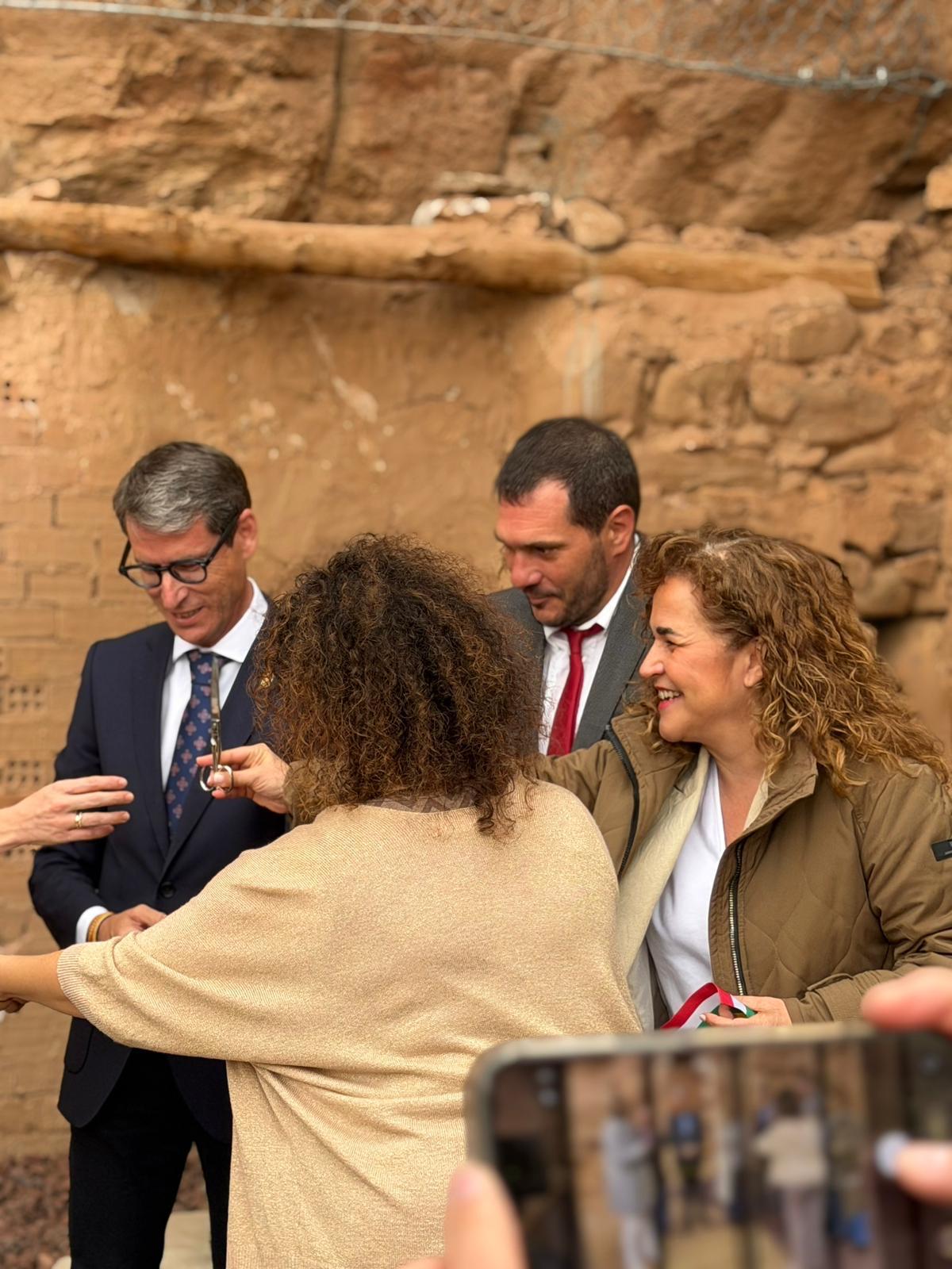 La delegada del Gobierno en La Rioja, Beatriz Arraiz, en la visita a la rehabilitación del Scriptorium de Albelda de Iregua