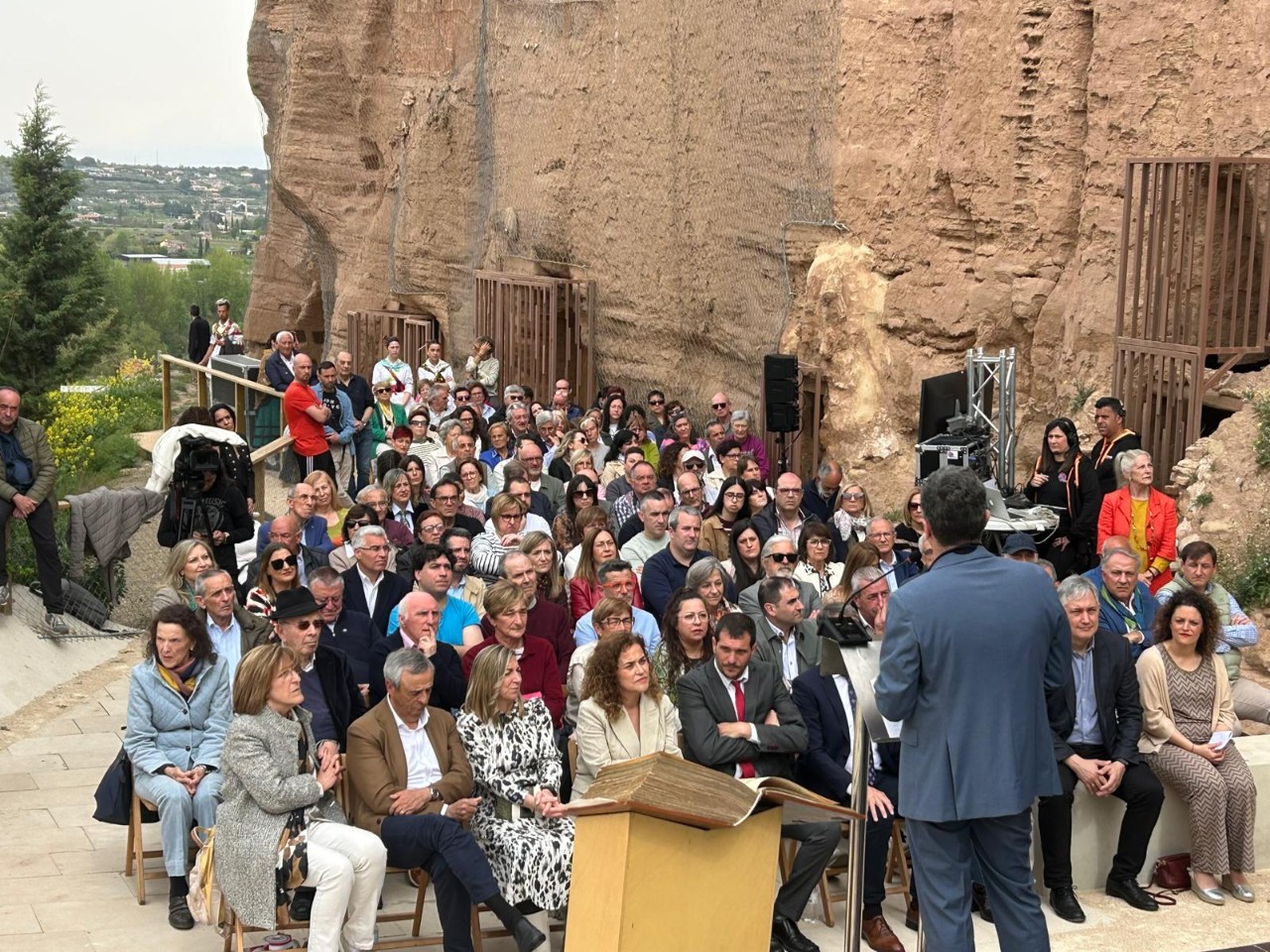 La delegada Arraiz en la inauguración de la rehabilitación del Scritorium de Albelda de Iregua