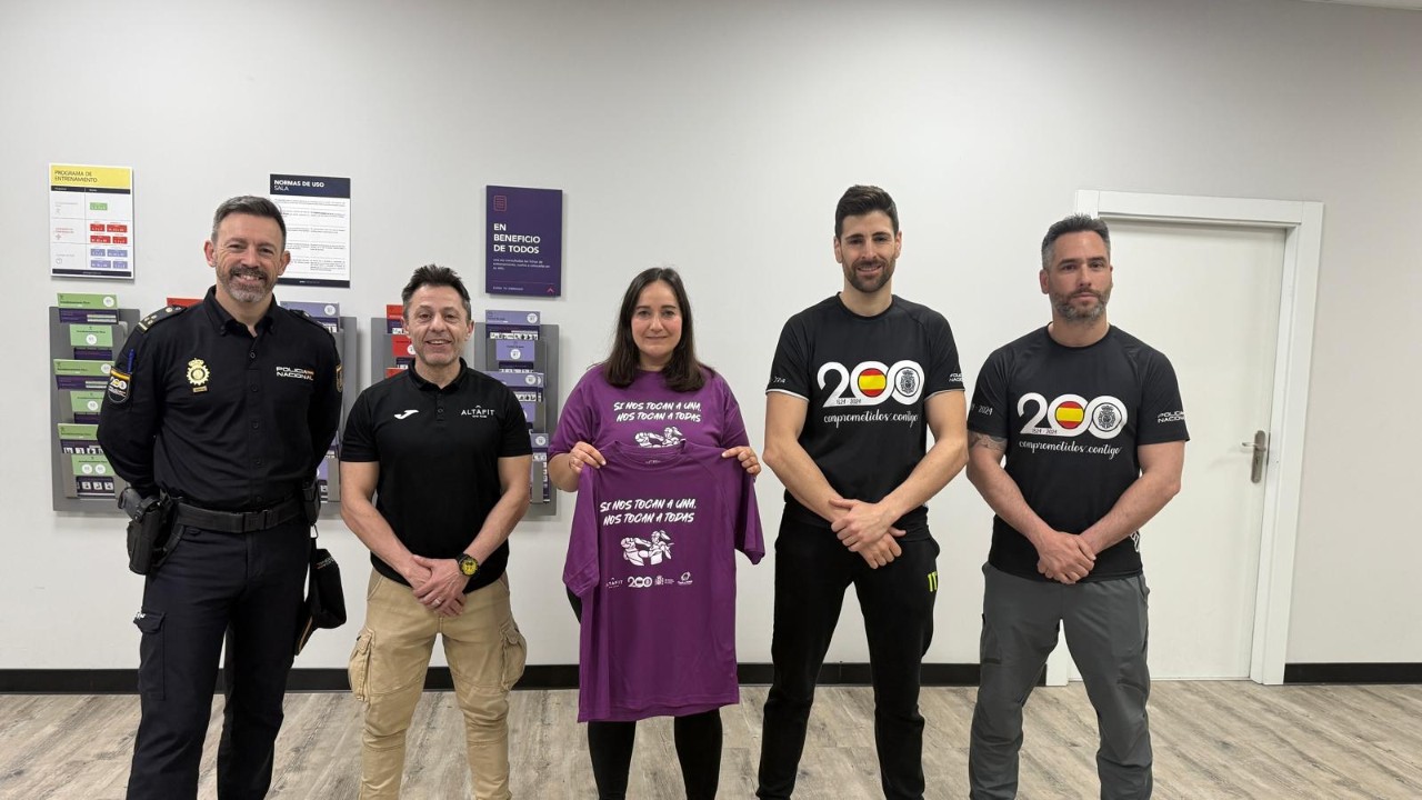 Los agentes Instructores de Defensa Personal del Centro de Actualización y Especialización (CAE) de la Policía Nacional adscritos a la Jefatura Superior de Policía de La Rioja, Carlos Ayarza y Daniel Flores,