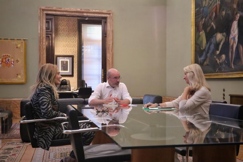 Francisco Martín se reúne con la jefa del Área Funcional de Transportes, Movilidad y Agenda Urbana de la Delegación del Gobierno