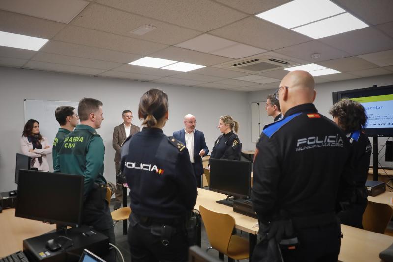 Jornada de buenas prácticas para los agentes y guardias que participan en las charlas del Plan Director