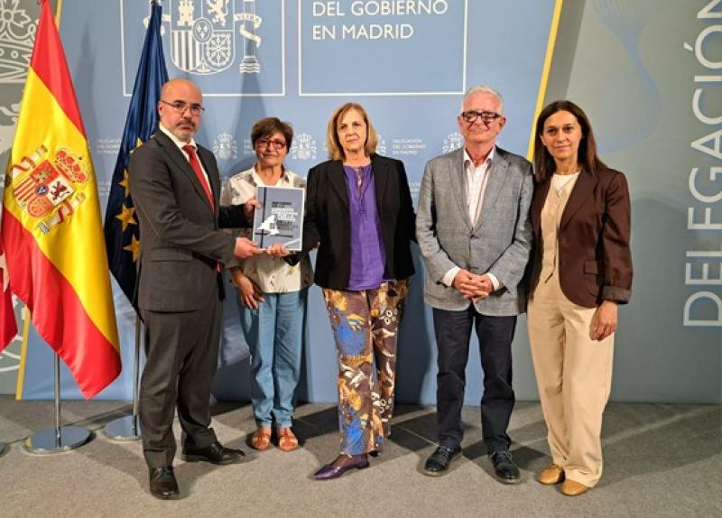 ‘Marea de Residencias’ y ‘Verdad y Justicia’ entregan al delegado su dictamen final sobre lo ocurrido en las residencias de la región durante la pandemia