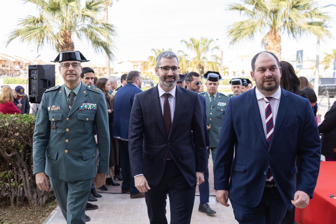 Lucas, con el coronel y el alcalde de Los Alcázares