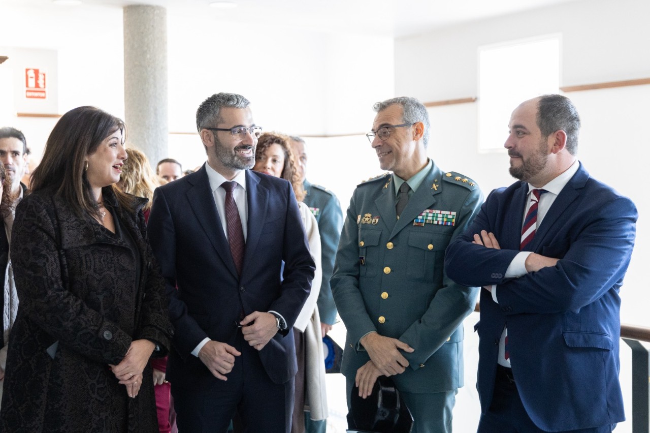 El delegado del Gobierno, dentro de las instalaciones