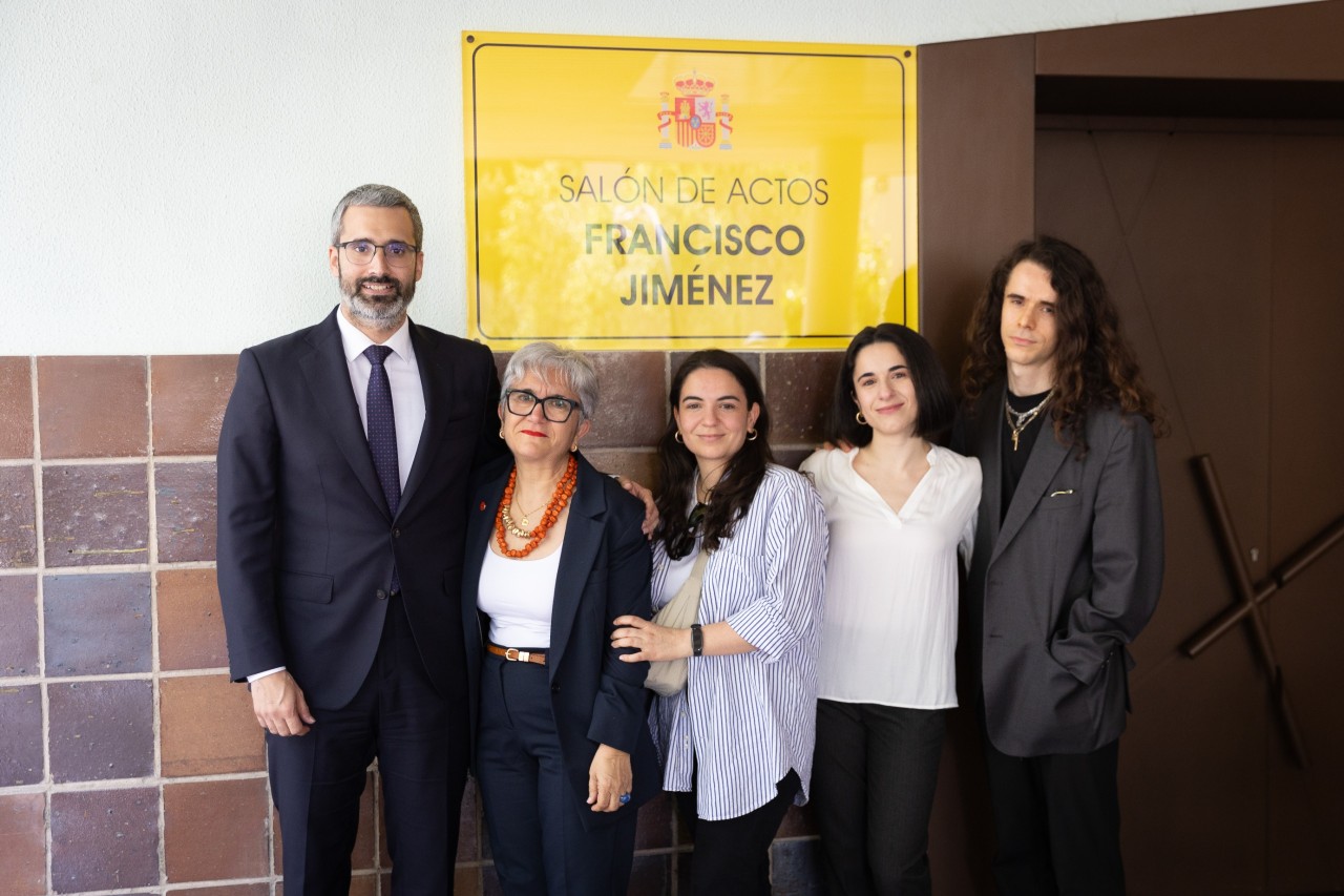 Francisco Lucas, con la mujer e hijos de Francisco Jiménez