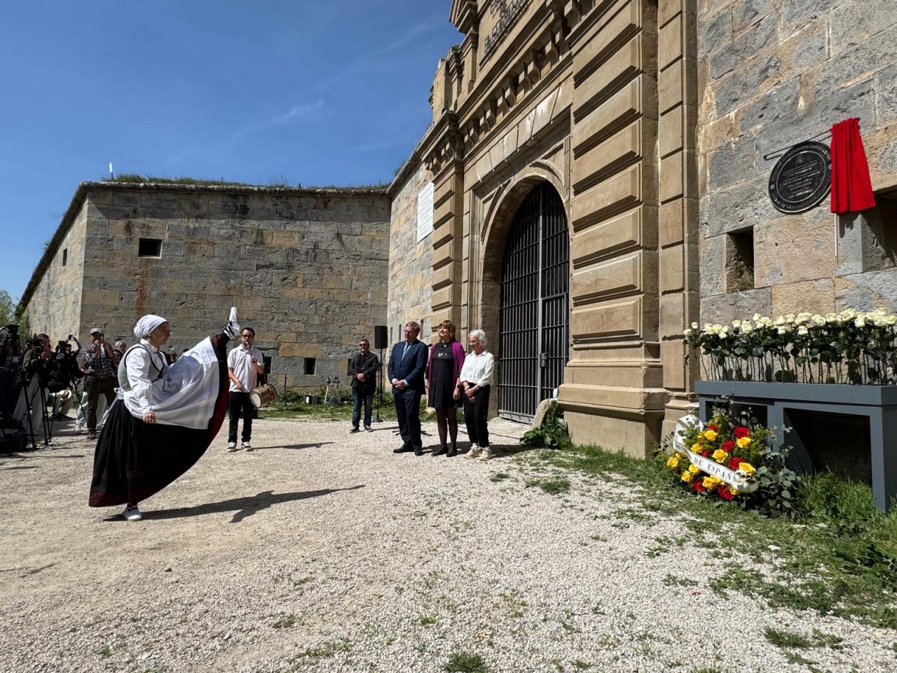 Colocación placa en el Fuerte de San Cristóbal