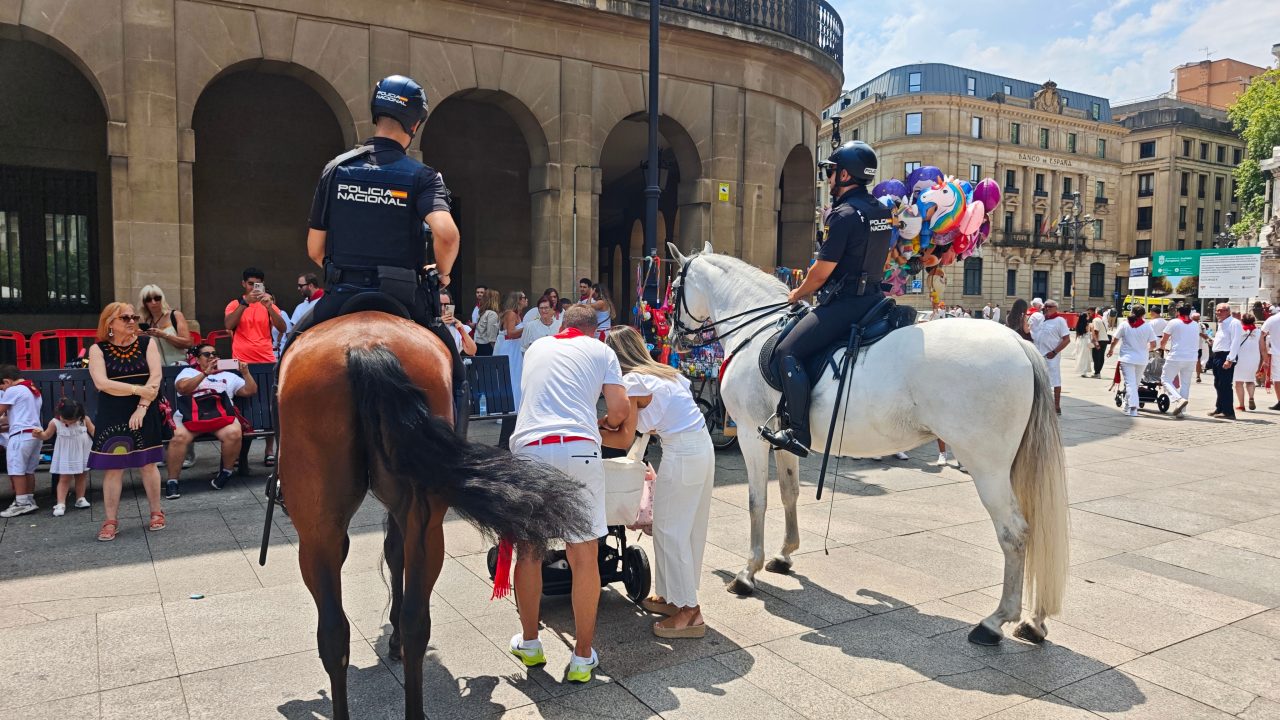 Unidad de caballería de Policía Nacional en Sanfermines
