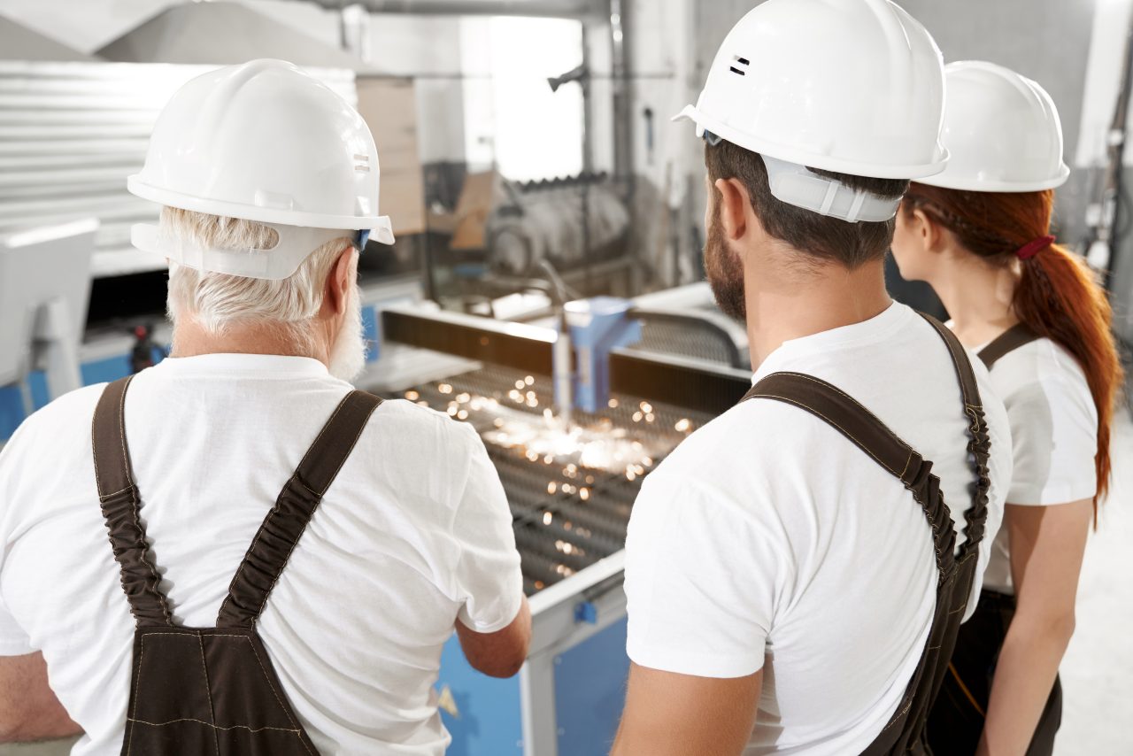 Personas trabajando en una empresa