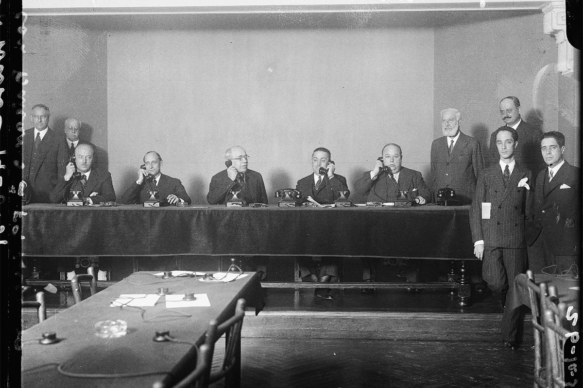 Inauguración de la línea telefónica Baleares. El Jefe de Gobierno, los Ministros de Gobernación y Comunicaciones y el Alcalde Inauguración de la línea telefónica Baleares. El Jefe de Gobierno, los Ministros de Gobernación y Comunicaciones y el Alcalde