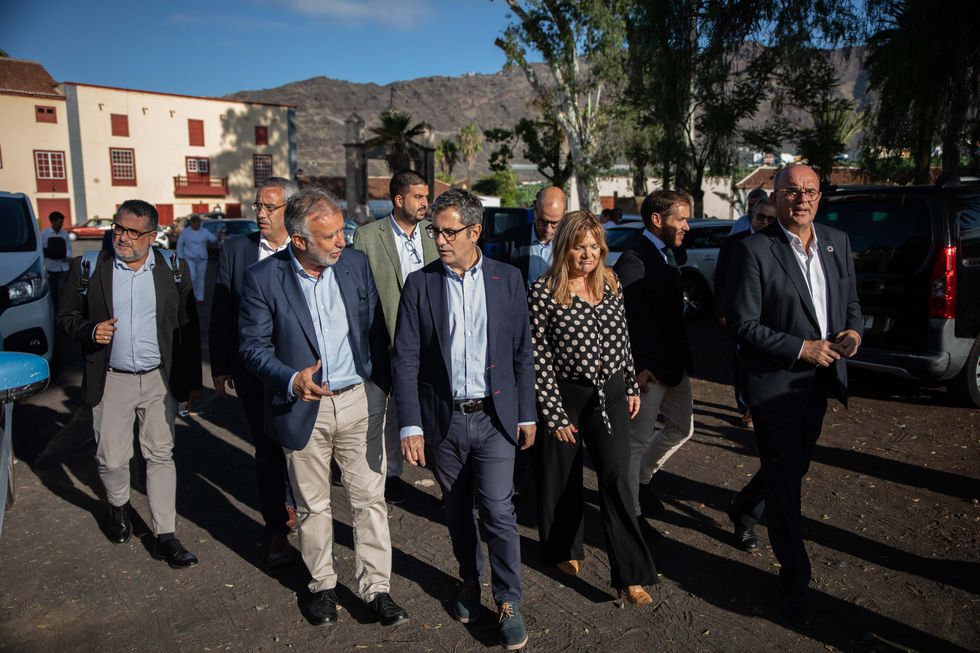 Ministro Félix Bolaños y el Presidente de Canarias Ángel Víctor (Fuente : Ag. EFE)