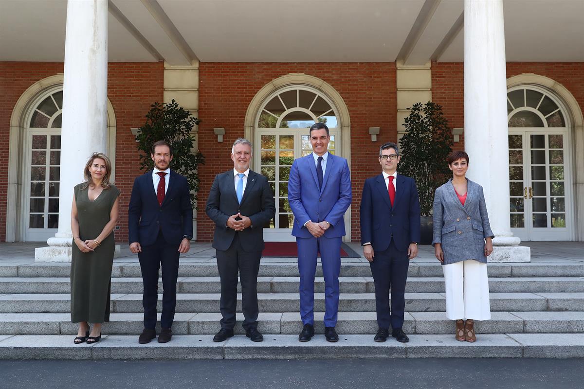 06/06/22-Reunión Presidente Sánchez, ministros, presidente de Canarias y presidente del Cabildo de La Palma (Fuente : Agencia EFE)