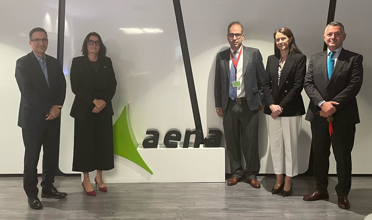 Reunión del Comisionado con AENA