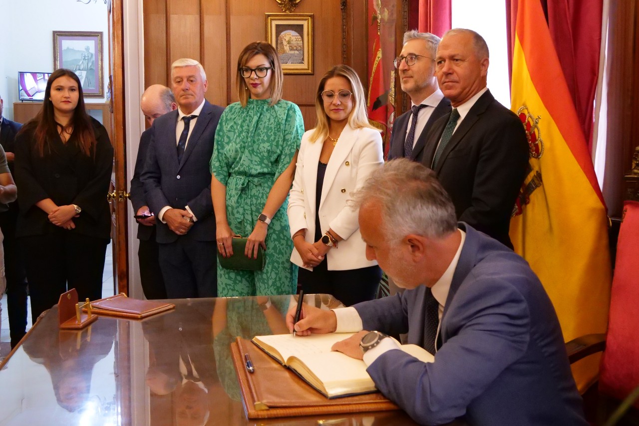 Ángel Víctor Torres visita Melilla 
