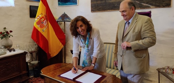 Recuperació de la taula en la qual Manuel Azaña va signar la seua renúncia