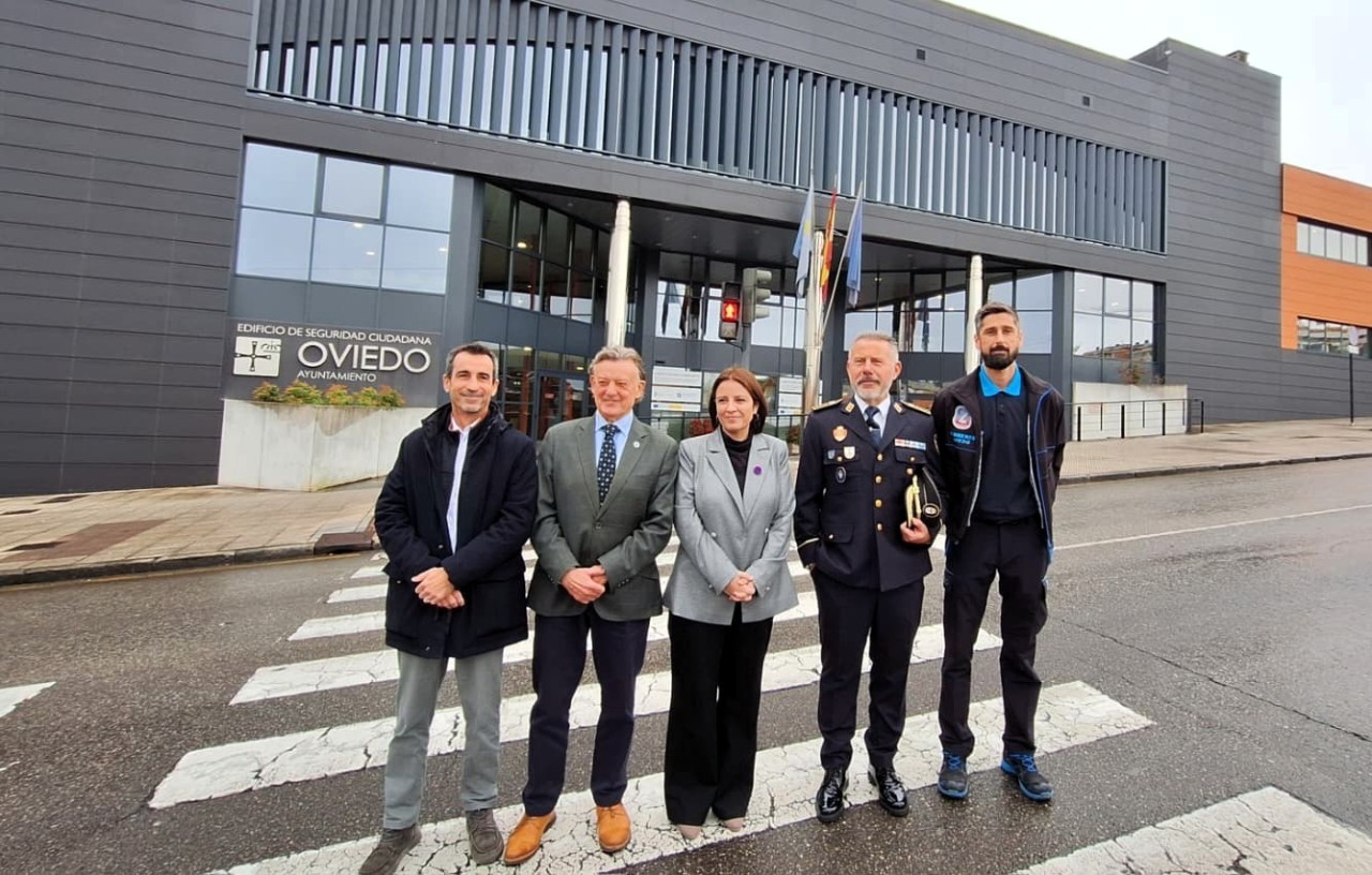 La delegada del Govern assisteix a la inauguració de la rehabilitació integral de l'Edifici de Seguretat Ciutadana d'Oviedo