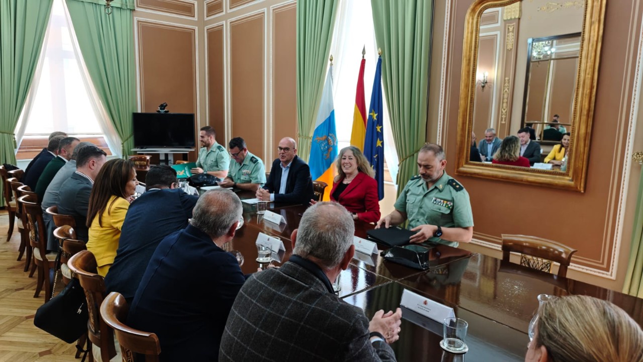 La Delegació del Govern a Canàries i la Mancomunitat d'Ajuntaments del Nord de Gran Canària es reuneixen per a coordinar la seguretat en la zona